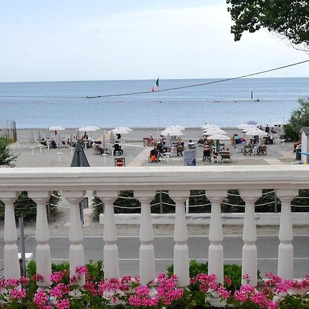 Hotel Stella - Casa Per Ferie Bellaria-Igea Marina Zewnętrze zdjęcie